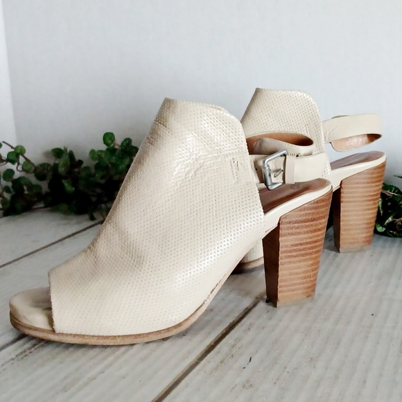 gentle souls Shoes - Gentle Souls by Kenneth Cole "Sadie" Stacked Heel Ankle Sandal